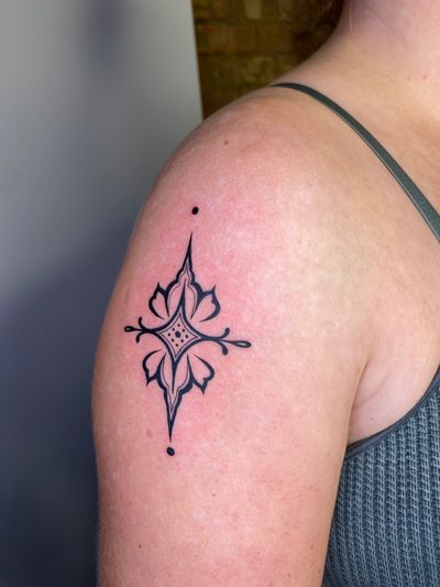 Symmetrical ornamental piece 