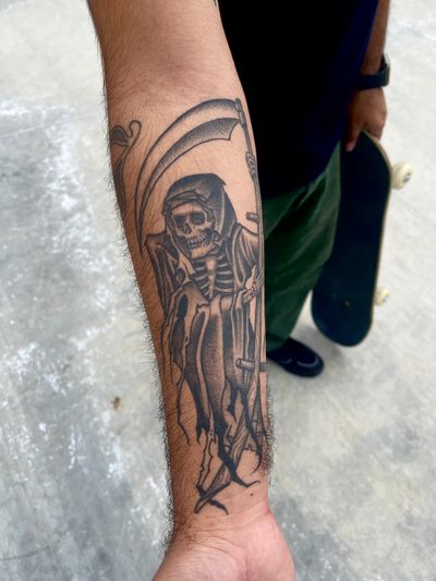 Healed Black and Grey Reaper #blackandgrey #blackandgreytattoo #traditional #traditionaltattoo #armtattoo #healedtattoo #reapertattoo #grimreaper #illustrativetattoo