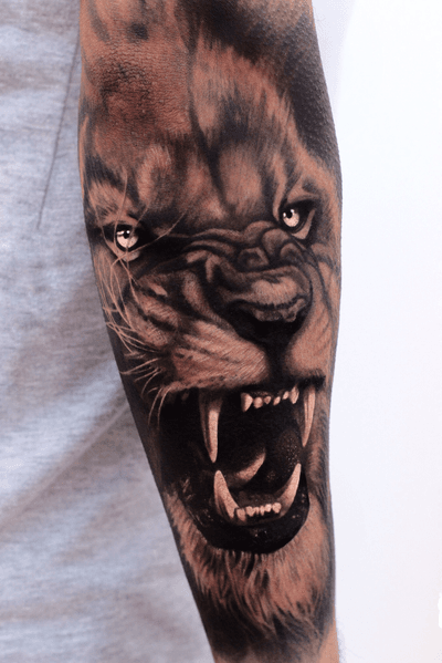 #Onlythebesttattooart #tattoo #ink #cristianrodrigueztattoos #blackandgrey #realism #surrealism #dotwork #ornamental #tribal #gemetric #colortattoo #fuerteventura #lion #liontattoo 